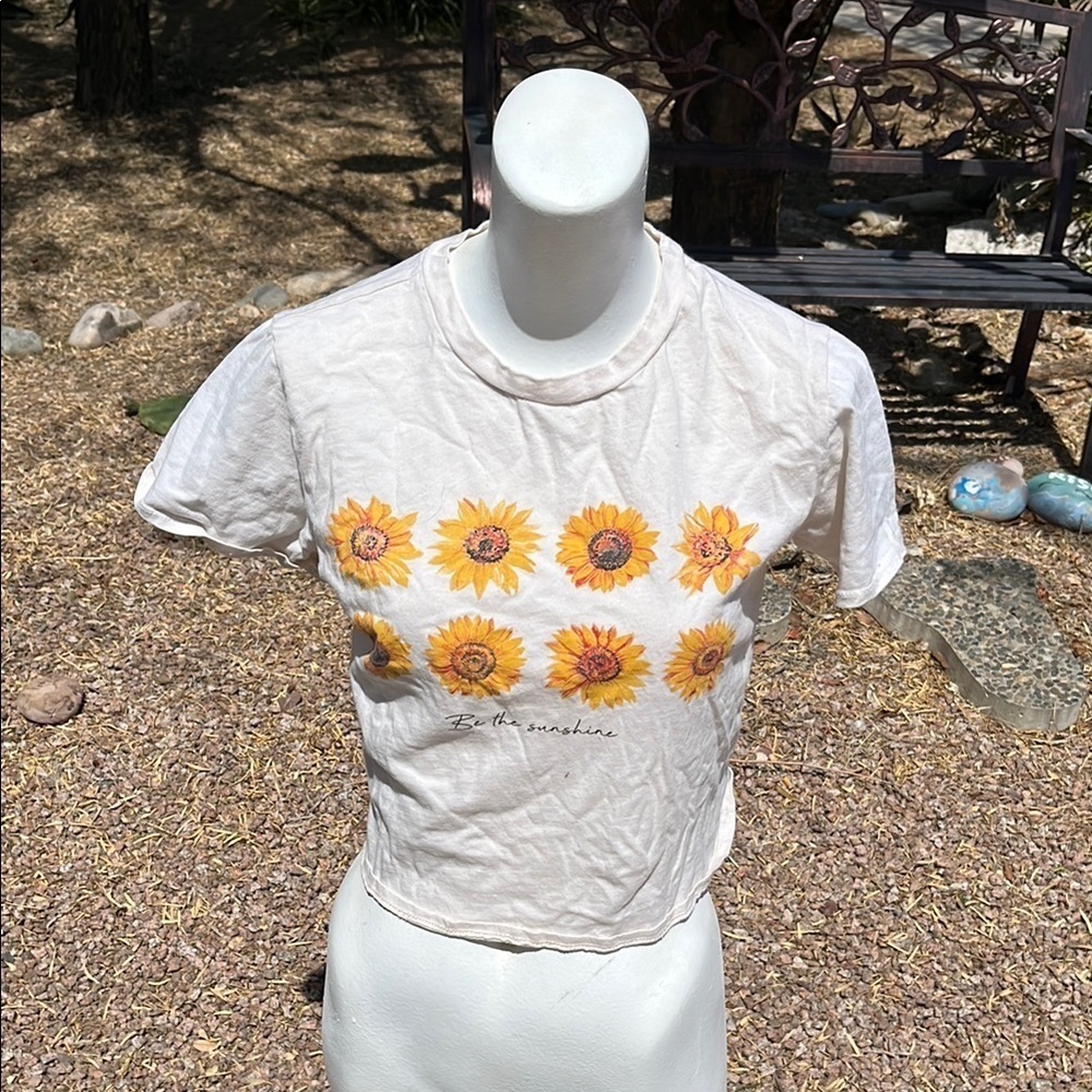 Sunflower Cropped Graphic Tee Size XS